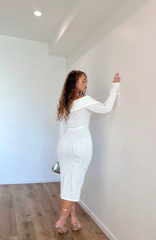 ALISE | OFF SHOULDER MAXI DRESS